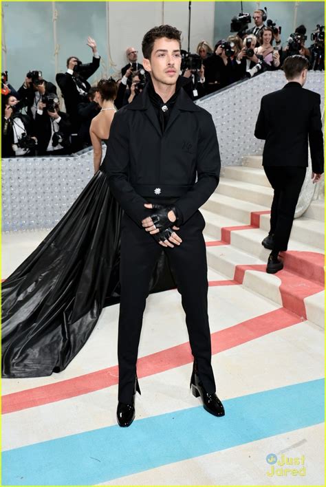 Manu Rios Shows Off Perfect Smile At Met Gala Photo Photo Gallery Just Jared Jr