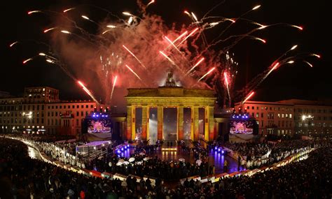 Unabhängig von der person ist die häufigste suchanfrage zum thema mauerfall allerdings die schlichte frage „wann war der mauerfall?. Mauerfall, Wiedervereinigung und deutsche Einheit in ...