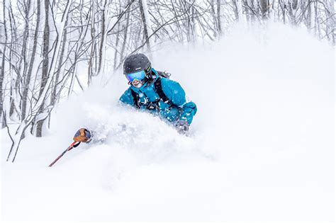 Skiing Japan: 4 Ways to Score ‘Japow’ | GearJunkie
