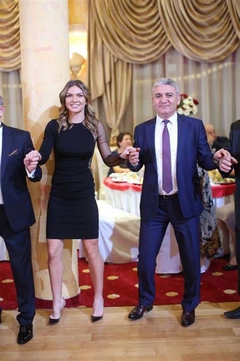 1,617,026 likes · 11,914 talking about this. FOTO: Simona Halep, sufletul petrecerii la o nuntă de ...