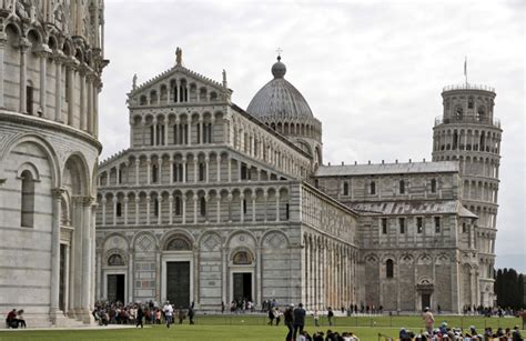 The Square Of Miracles In Pisa Avrvm Eu