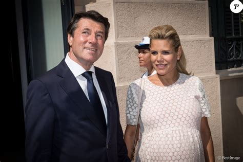 Le maire (lr) de la ville a finalement célébré le mariage dimanche, après avoir demandé et. Le maire de Nice, Christian Estrosi, sa femme Laura ...