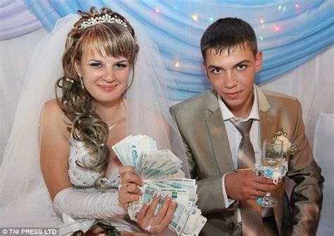 russian wedding photos take less than traditional approach daily mail online