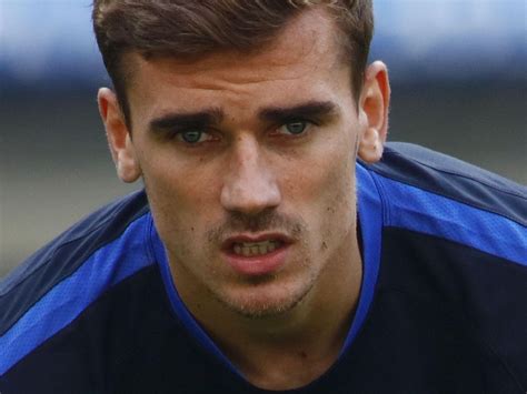 See a recent post on tumblr from @amelmajrii about antoine griezmann. Antoine Griezmanns Schwester überlebte Paris-Terror ...