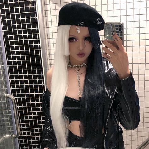 9 O S Selfies 🤳🏻 Goth Chic Ulzzang Girl Gothic Fashion Victorian