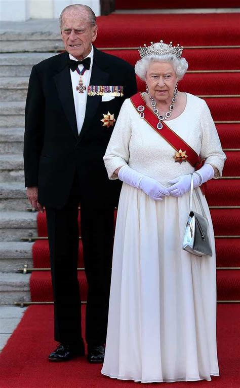 Queen elizabeth ii accompanied, a few steps behind, by prince philip at the royal film performance of a bunch of amateurs in london in 2008. Cheers, Your Majesty! Queen Elizabeth II Has Four Drinks a ...