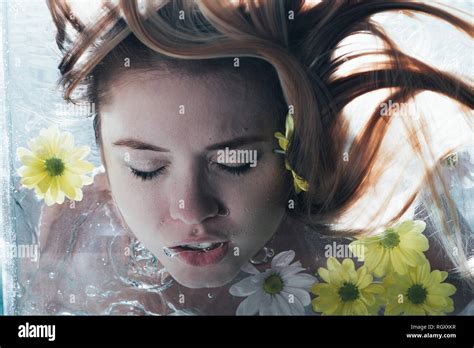 Underwater Shoot Hi Res Stock Photography And Images Alamy