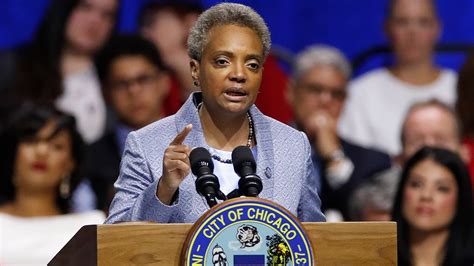 Lightfoot Sworn In As Chicagos First Openly Gay Mayor Vows To Cut