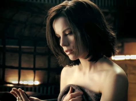 Female Vampires 12 Sexiest Vampires In Movies The Cinemaholic