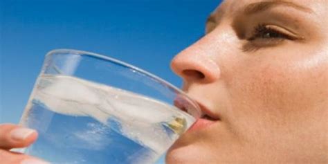 Bahaya Mengerikan Minum Air Putih Sambil Berdiri | Paling Seru