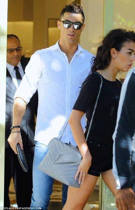 Cristiano Ronaldos Girlfriend Georgina Rodriguez Flaunts Her Leggy