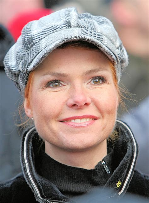 Derudover har hun en hård og fornuftig holdning til terrorister og kriminelle flygtninge. Inger Støjberg | Danish Minister for Employment, Member of ...
