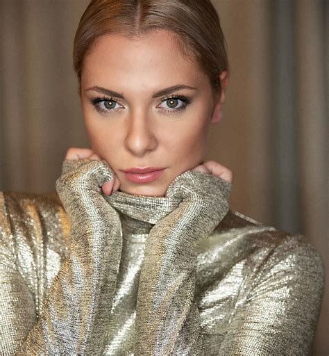 Oktober 1994 in münchen) ist eine deutsche schauspielerin und sängerin. Valentina Pahde♡ on Instagram: " Happy golden thursday Wer ...