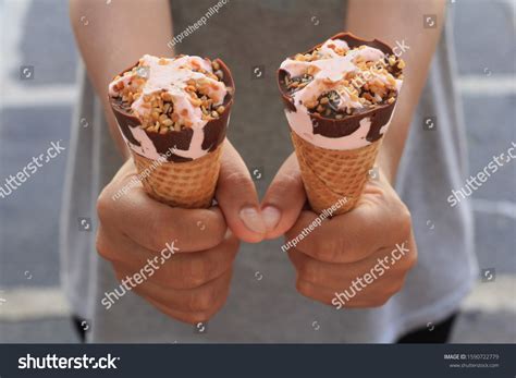 999 Giving Ice Cream Hand Images Stock Photos And Vectors Shutterstock
