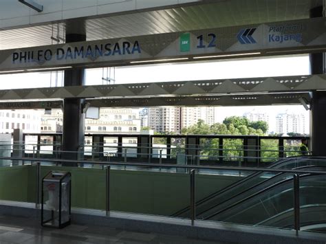 The park and ride facility and mrt feeder bus t815 and t816 are available at this mrt station. プラサラナ・マレーシアSungai Buloh - Kajang線の駅名標 - 駅名標あつめ。