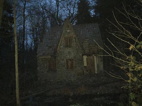 A Friend And I Visited An Old Abandoned House Deep In The Woods Creepy