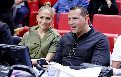 A Rod J Lo Take Second Swing At Buying Ny Mets Taipei Times