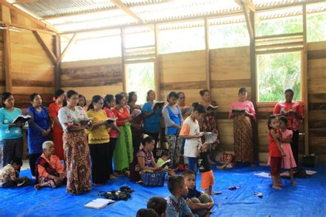 Nonton online di vidio arakan kebesaran salib yang dibawa petugas persembahan, mengawali misa kamis putih yang digelar malam tadi di gereja katedral, jakarta. Jadwal Misa Kamis Putih Online di Beberapa Paroki KAJ | SESAWI.NET