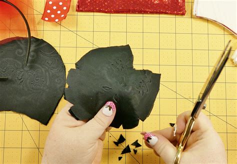 Diy mickey & minnie mouse ears. diy-mickey-mouse-ears-6 - Jennifer Maker