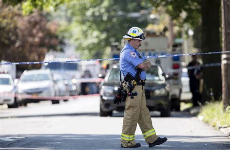 Nyc Firefighter Shot And Suspect Killed In Staten Island Standoff Wsj