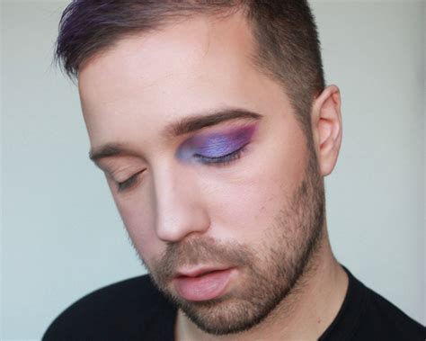 First, apply eyelid primer to all of your eye. How to Make Powder Eye Shadow Look More Pigmented: Mix it ...