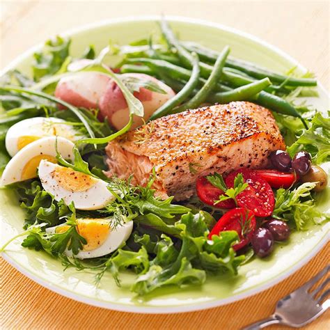 Grilled Salmon Salad Niçoise With Lemon Vinaigrette Recipe Eatingwell