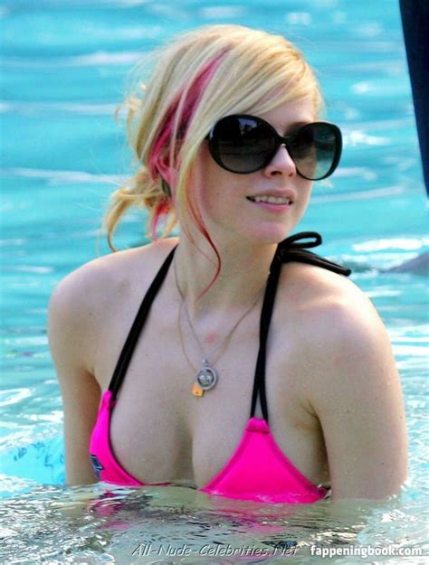 avril lavigne nude the fappening photo 2759127 fappeningbook
