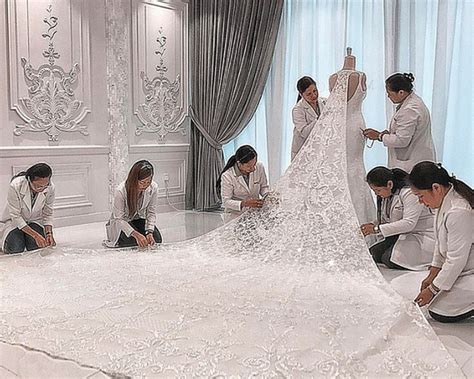 Michael cinco was born in the south of samar, philippines in 1971. Michael Cinco Designs Most Unique Wedding Dress During His ...