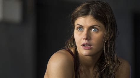 Dizi Bir Yerde Restoran Alexandra Daddario Tv Shows Sömürge Pickering