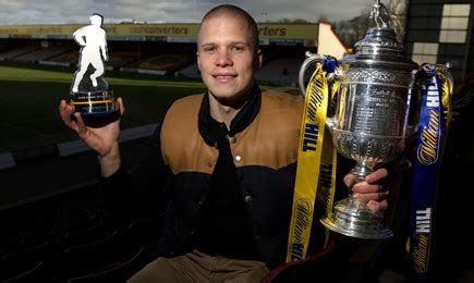 2 i slutet av säsongen 2009/10 blev det klart att ojamaa tillsammans med flera lagkamrater inte fick sina kontrakt förlängda. Henrik Ojamaa blisko Lecha. Czy to aby na pewno dobry ruch ...