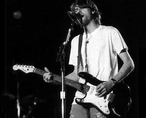 Play along with guitar, ukulele, or piano with interactive chords and diagrams. Kurt Cobain's Fender Left Handed Stratocaster Black ...