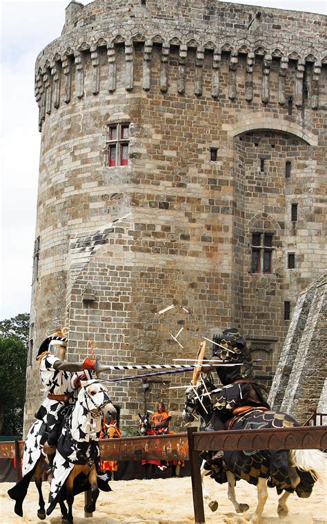 Partez à la découverte d'un territoire aux multiples facettes : Fête des Remparts | Tourisme Bretagne