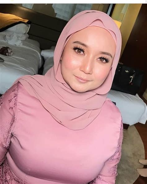 Natural Beautiful Indonesian Hijab Girl Setahunbaru
