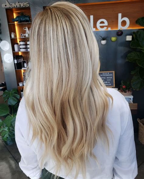 7 Trendy Light Blonde Hairstyles - Blonde Hair Color Ideas 2021