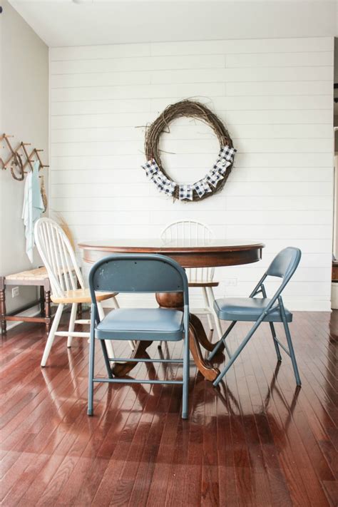 Learn about the historic windsor chair, which was born in england but refined in the american the windsor chair takes its name from the english town of windsor, where it originated around 1710. White Windsor Style Kitchen Chairs | Delightfully Noted