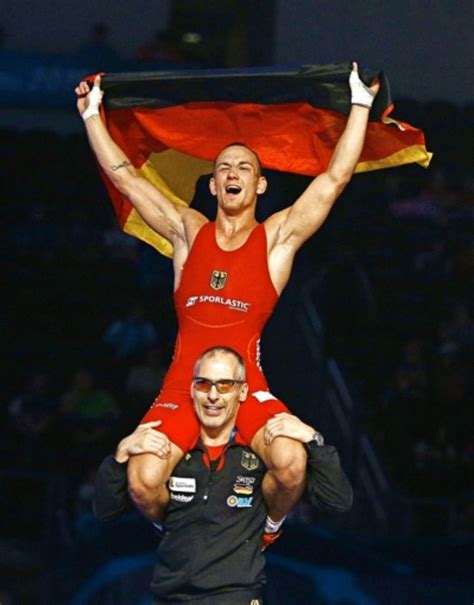He won the 2012 european championship and 2015 world championship in the welterweight category. Frank Stäbler ist Ringer-Weltmeister: Der Königvon Las ...
