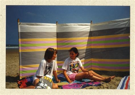 twee meisjes op het strand oostende 1993 huis van alijn