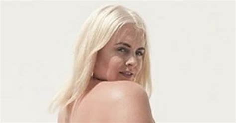 Plus Size Model Felicity Hayward Poses Completely Naked In Sizzling