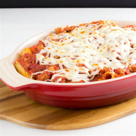Rigatoni is a short pasta that's larger and wider than ziti. Baked Rigatoni in Meat Sauce | Pick Fresh Foods