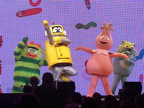 yo gabba gabba live get the sillies out tour {recap} making time for mommy