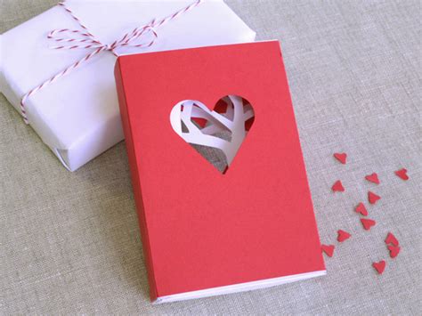 We've got hundreds of valentine's day card templates waiting for you to add your personal touch, with unlike other sites, canva lets you choose how you want to deliver your custom valentine's day card—whether that's online, in person or in the post. DIY Carte en 3D so romantic - Le Meilleur du DIY