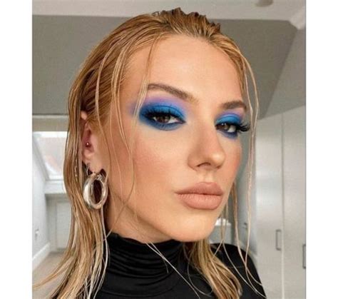 31 Spectacular Blue Eyeshadow Looks For 2024 Fabbon