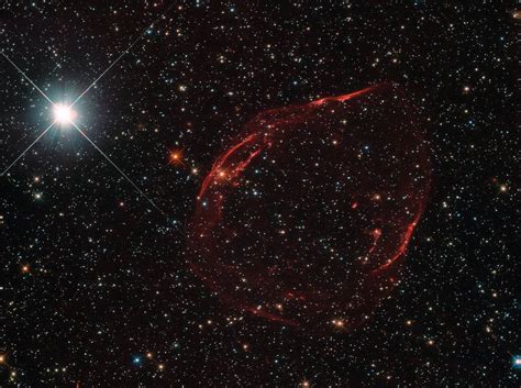 انفجار ستاره ای در تصویر هابل کافه آسترو