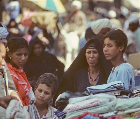 45 صورة لمصر في الثمانينيات بعيون سائح لحظة حفر محطة السادات بميدان التحرير المصري لايت
