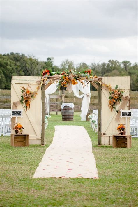 20 Wedding Ceremony Backdrops Perfect for Fall | Barn door wedding