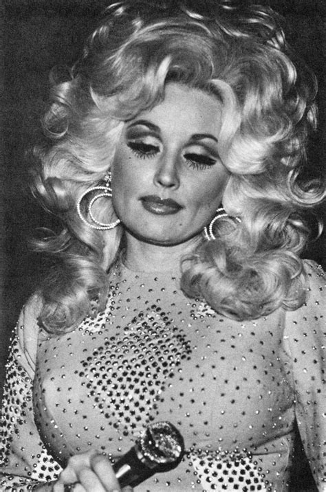 20 Beautiful Portrait Photos Of Dolly Parton In The 1970s Vintage