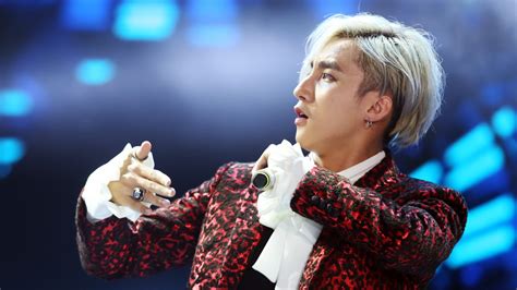 Somebody that i used to know. Son Tung becomes first Vietnamese singer to reach 1mn YouTube subscribers | Tuoi Tre News