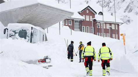 Avalanche Hits Hotel As Heavy Snow Across Europe Leaves 21 Dead World