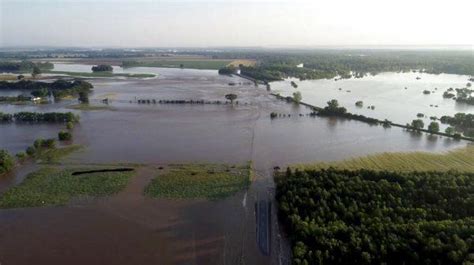 Record Floods Breach Arkansas Levee Overtop 2 In Missouri The Epoch Times