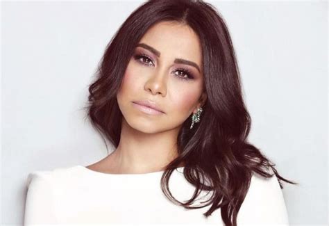 تستعد الفنانة شيرين عبد الوهاب، لطرح أغنية جديدة بمناسبة عيد الأم، حيث ردت على أسئلة جمهورها، عبر حسابها الرسمي بموقع التواصل الاجتماعي تويتر، موضحة أنها ستطرح أغنية جديدة والتي تحمل اسم هي الدنيا. شيرين عبد الوهاب تبدي إعجابها بعدد من الأعمال الدرامية ...